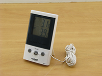 Фото Термометр с внутренним и наружным датчиками DT-1 №1